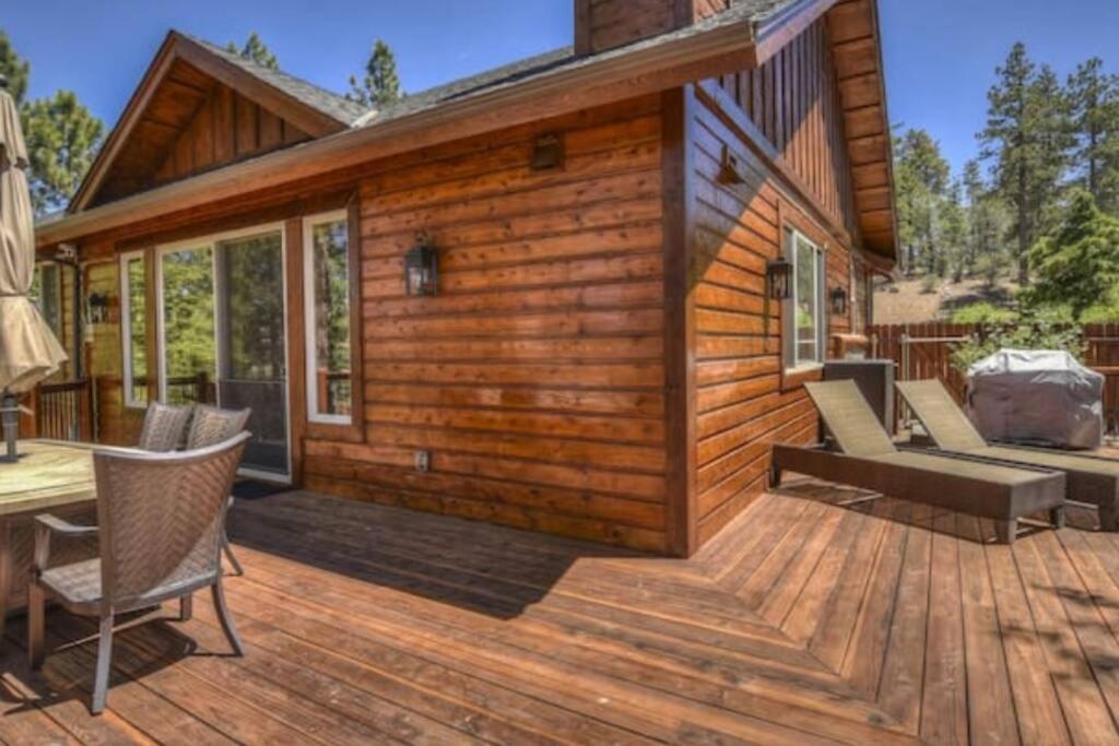Custom Single Story Cabin With Jacuzzi Pool Table & Big Game Room With Arcade Games Velké Medvědí jezero Exteriér fotografie