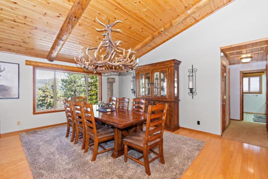 Custom Single Story Cabin With Jacuzzi Pool Table & Big Game Room With Arcade Games Velké Medvědí jezero Exteriér fotografie
