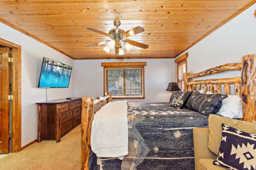Custom Single Story Cabin With Jacuzzi Pool Table & Big Game Room With Arcade Games Velké Medvědí jezero Exteriér fotografie