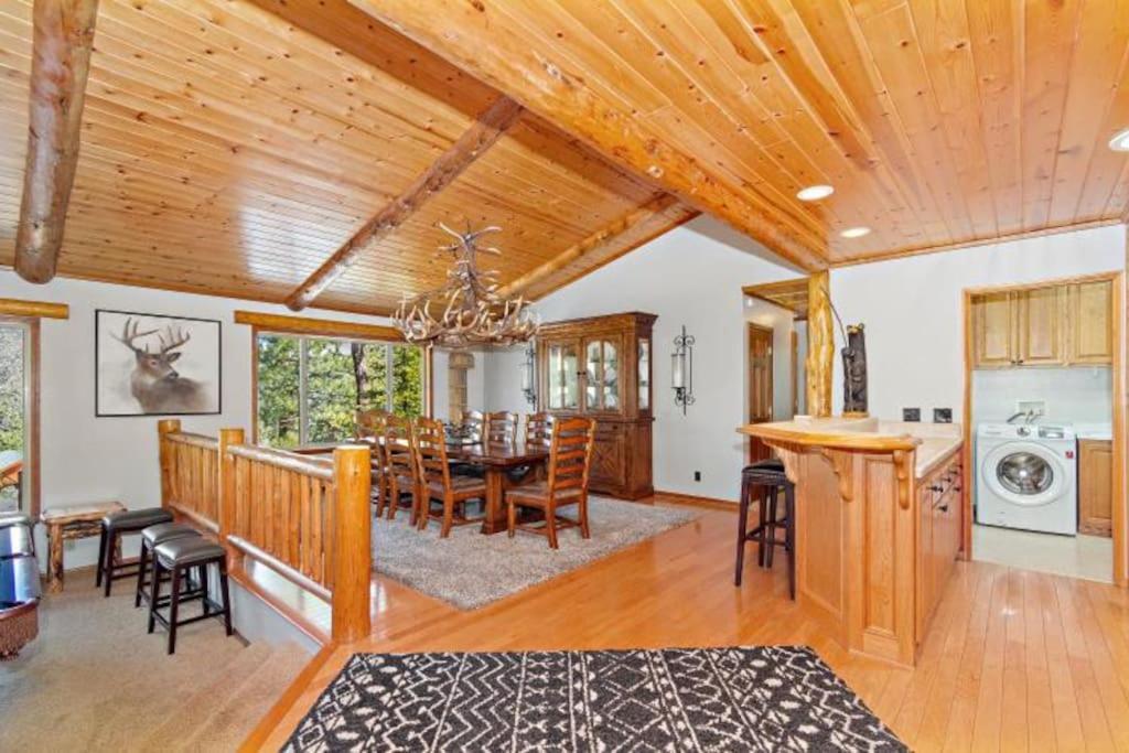 Custom Single Story Cabin With Jacuzzi Pool Table & Big Game Room With Arcade Games Velké Medvědí jezero Exteriér fotografie
